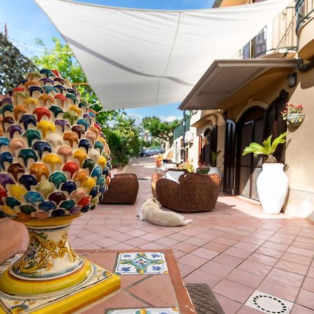 B&B Casa Augusto Luxury Сан-Леоне Экстерьер фото